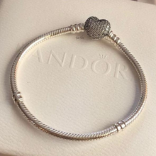Load image into Gallery viewer, Heart Pave Bracelet